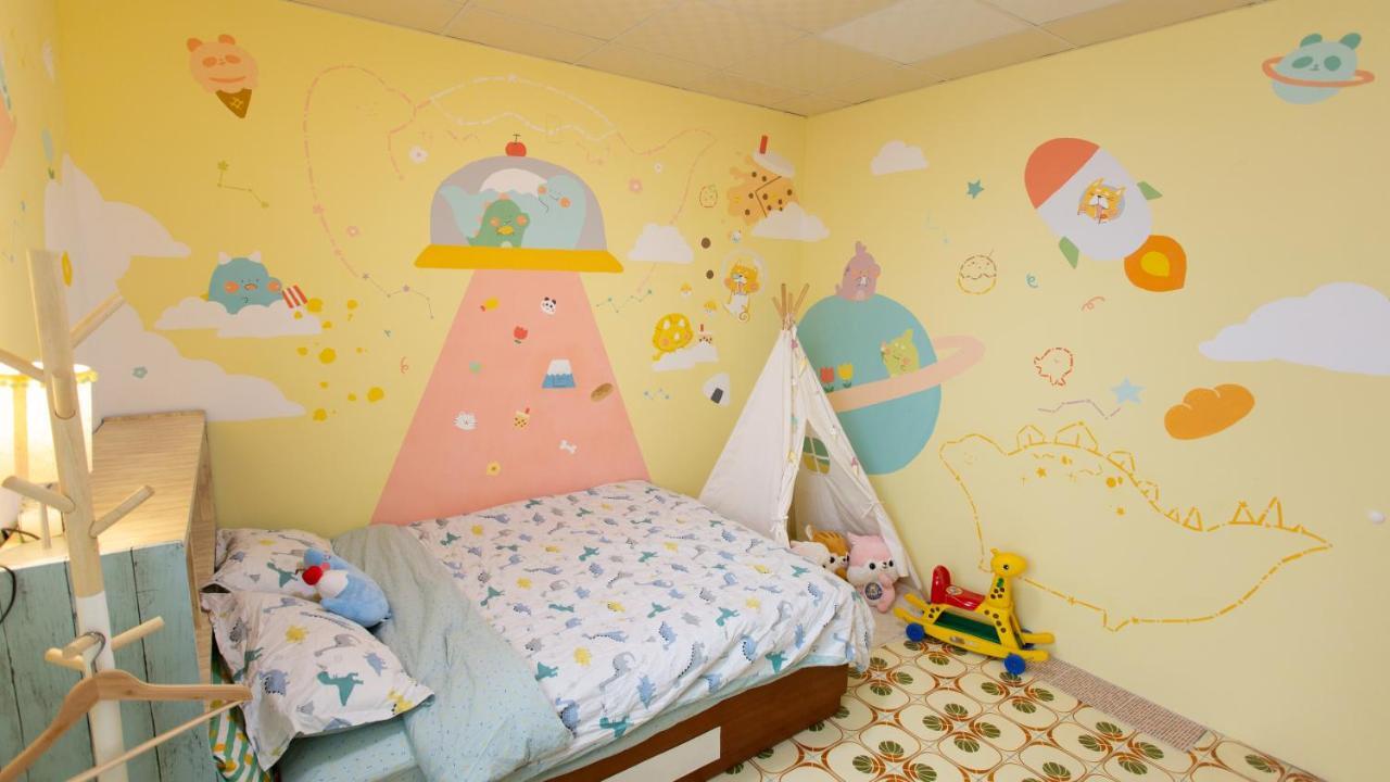 Red Letter Day Apartment Tainan Bagian luar foto