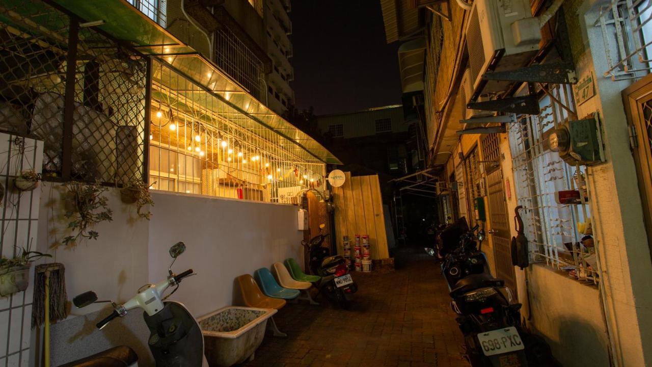 Red Letter Day Apartment Tainan Bagian luar foto